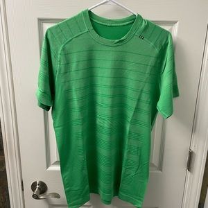 Lululemon metal vent tech short sleeve M green